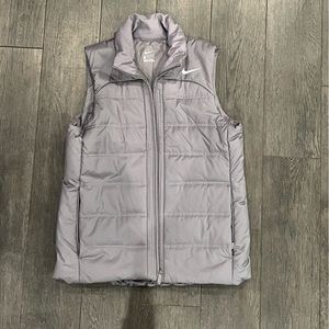 NWOT Grey M Nike Puffer Vest Women size Medium